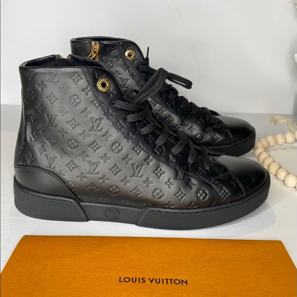 โโSOLDโโ($750) Louis Vuitton empreinte leather sneakers - Picture 3 of 12